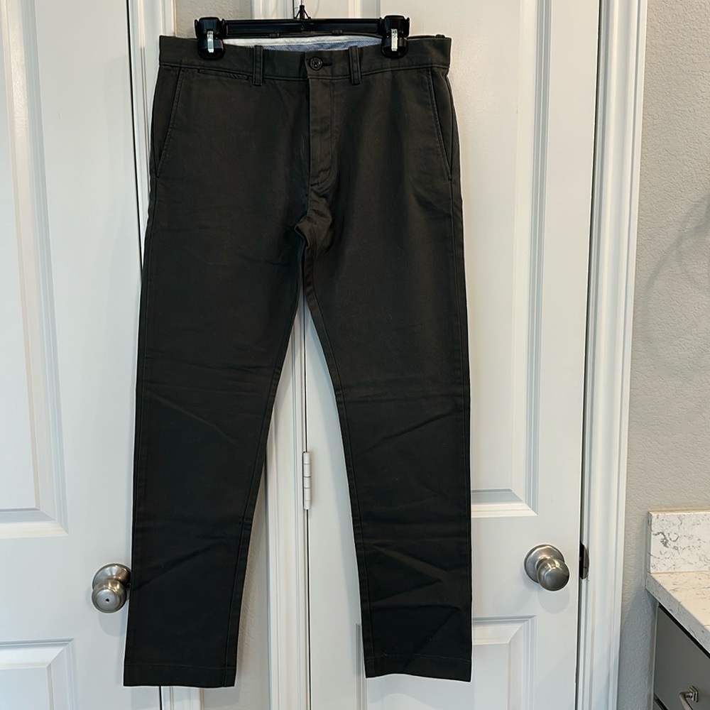 Jcrew essential chinos 484 style in dark grey. Size 31x30